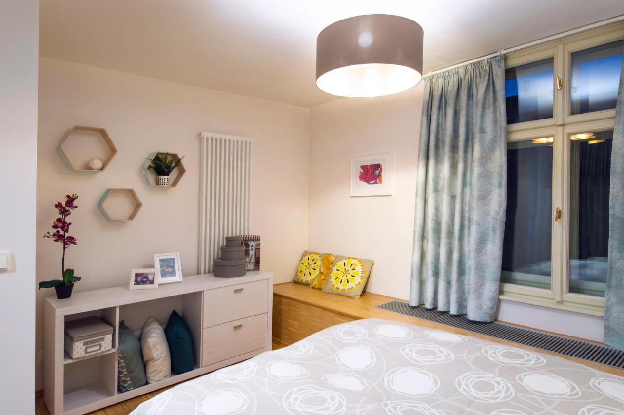 Modern Apartment Charvatova Prága Kültér fotó