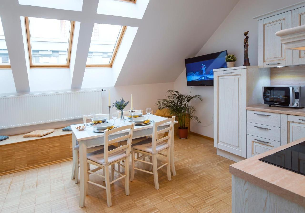 Modern Apartment Charvatova Prága Kültér fotó